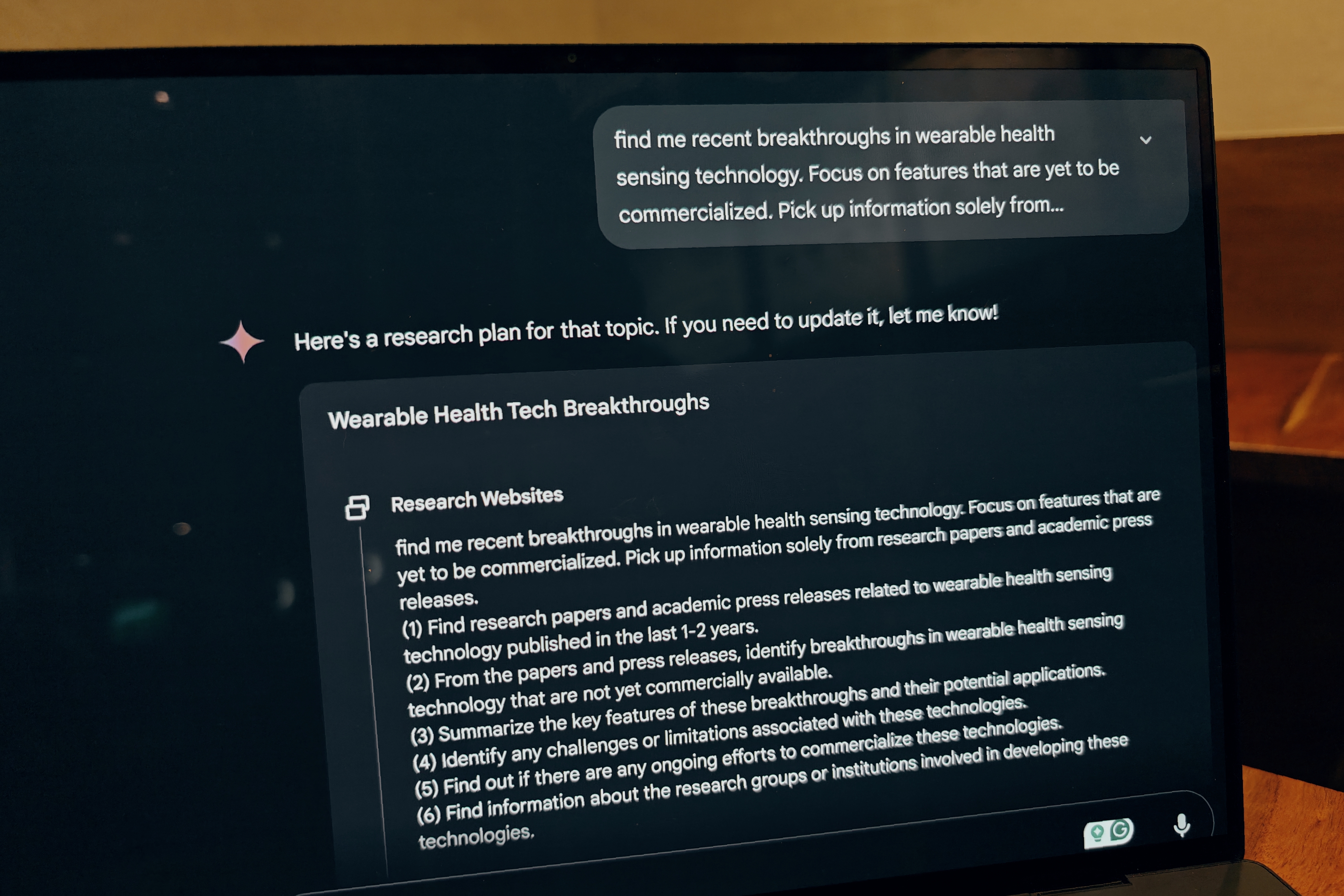 Lancement d'une recherche avec une invite vocale sur la recherche en profondeur des Gémeaux.