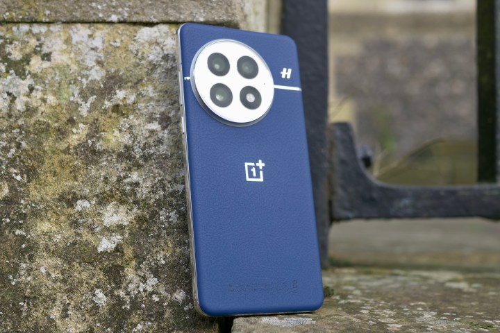 L'arrière du OnePlus 13.