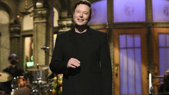 Elon Musk donne son monologue dans Saturday Night Live.