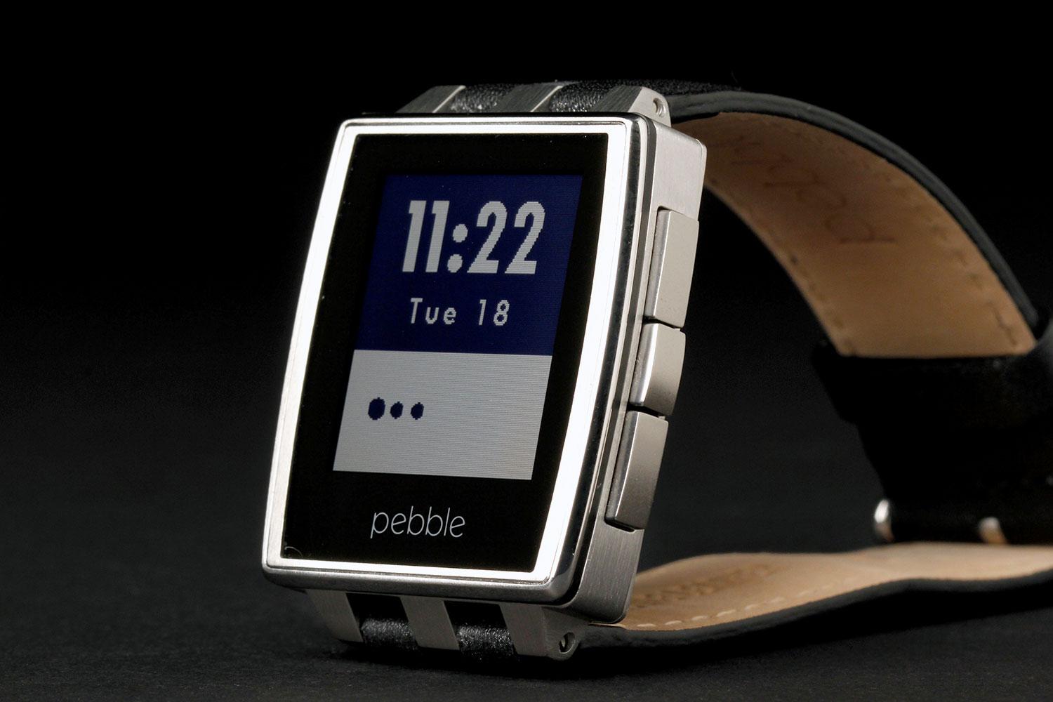Angle gauche de la montre en acier à galets