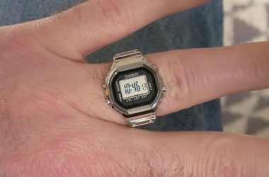 La minuscule montre de la bague de Casio est complètement folle et je l'adore