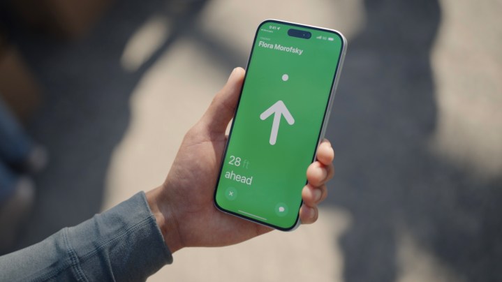 Quelqu'un qui utilise Find My avec un iPhone 15.