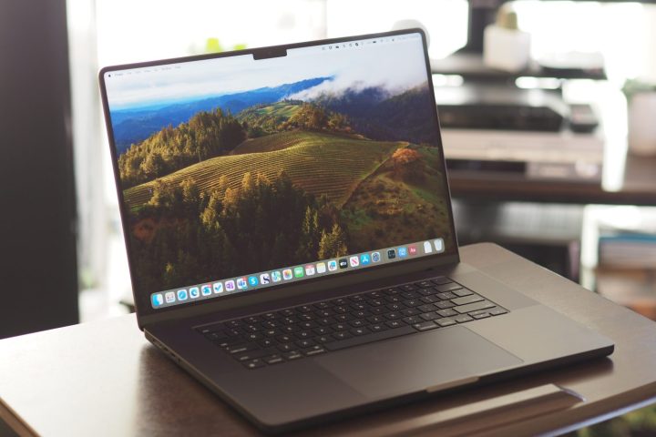 APPLE MACBOOK PRO 16 Affichage incliné avant Affichage et clavier.