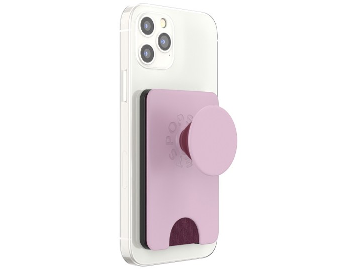 Les PopSockets Popwallet + attachés à un iPhone utilisant Magsafe.