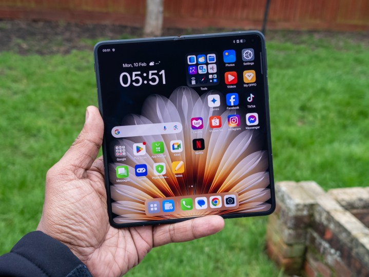 L'opo trouve N5 avec l'écran ouvert