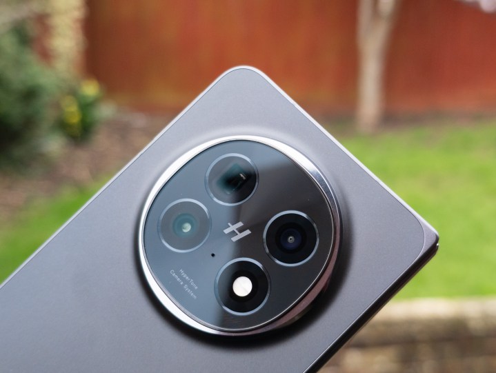 Les triples caméras de l'Oppo trouvent n5