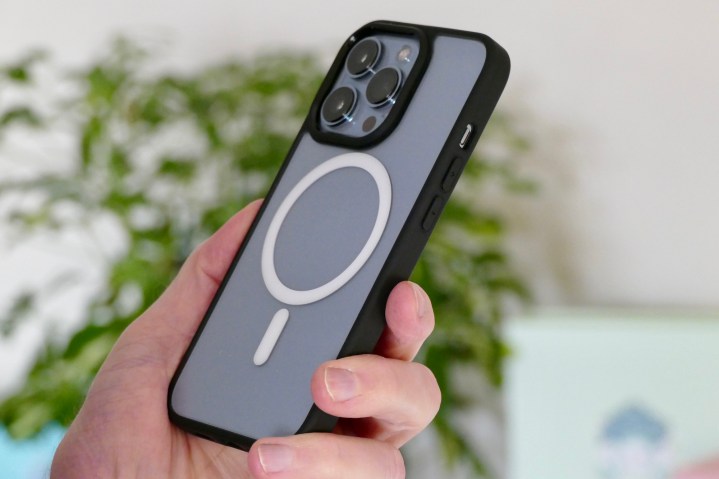 Totallee Magsafe iPhone Case de côté.