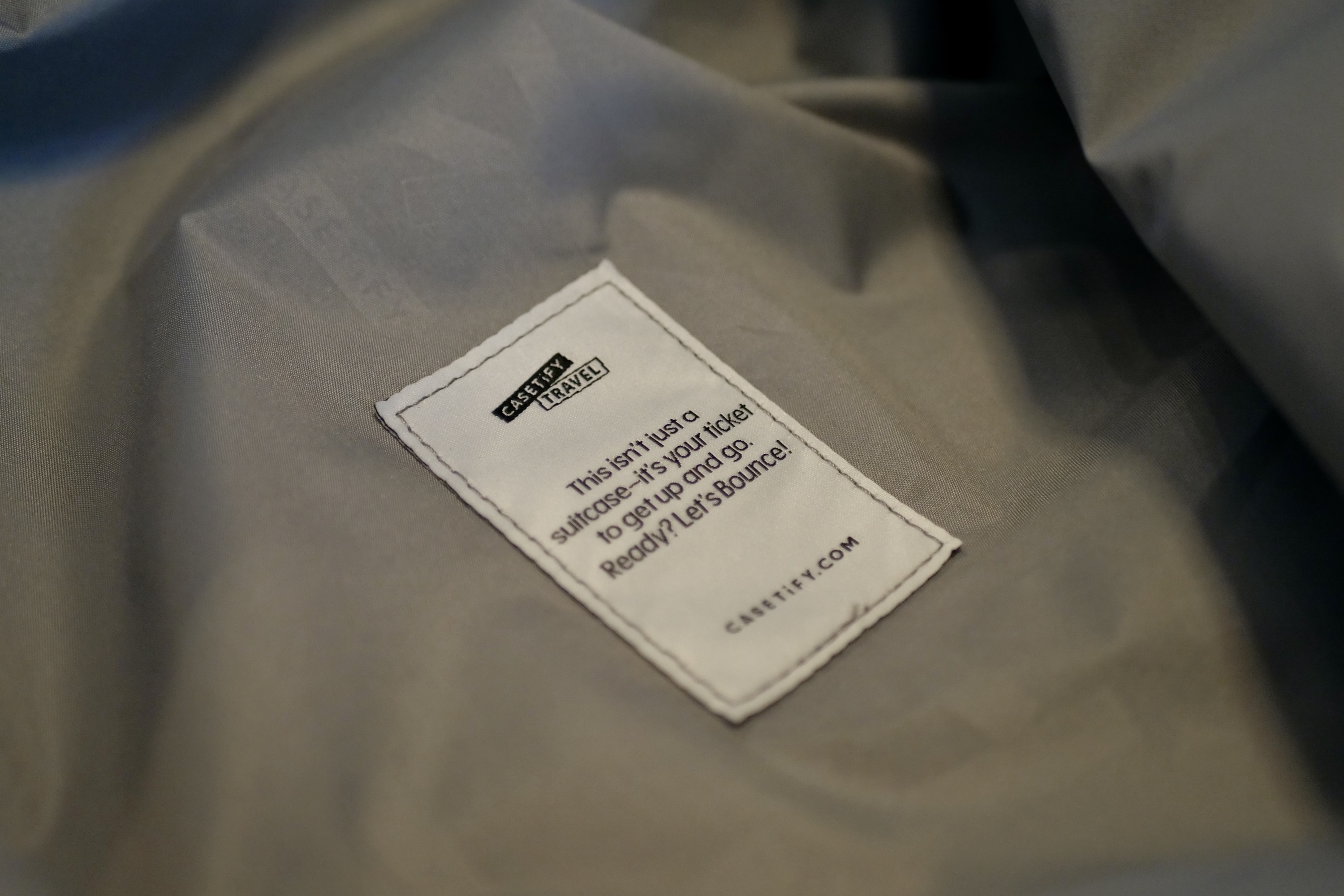L'étiquette à l'intérieur de la valise de bagage à main Casetify.