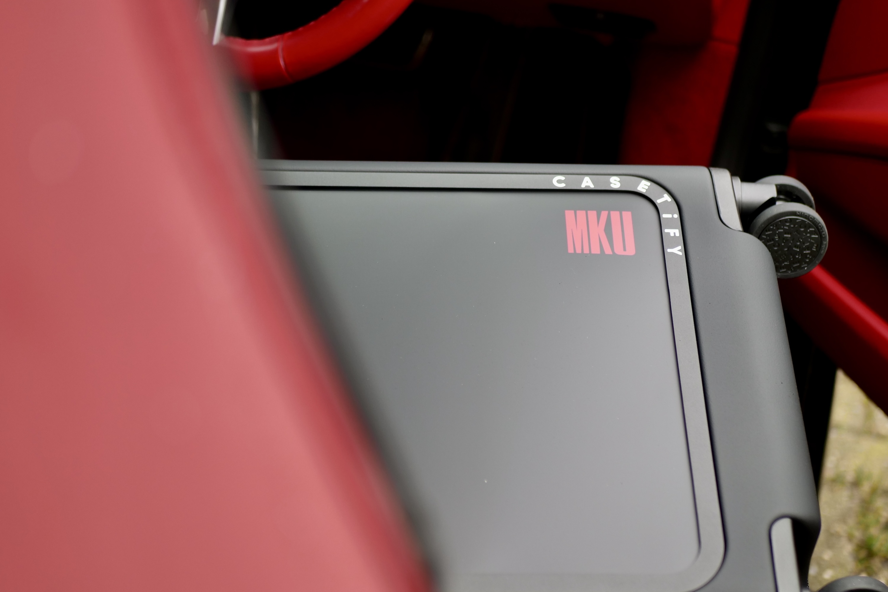 Le coin de la valise de bagage à main Casetify.