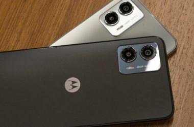 L'accumulation pour les gadgets plus chers car des tarifs abruptes ont frappé les meilleurs partenaires commerciaux américains