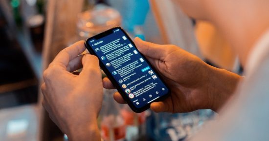 La recherche suggère que la réduction du temps d'écran peut mieux fonctionner que les antidépresseurs