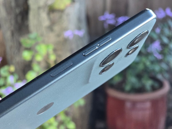 Conception de la caméra en pente Moto G 2025