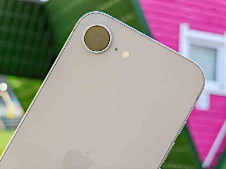 La caméra sur l'iPhone 16E