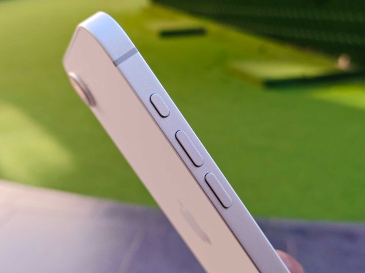 Les boutons de l'iPhone 16E