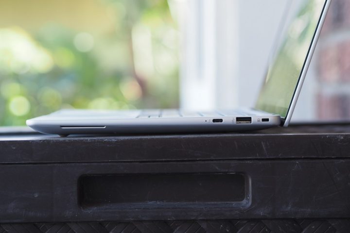 HP EliteBook X G1A View Side Affichage du couvercle et des ports.