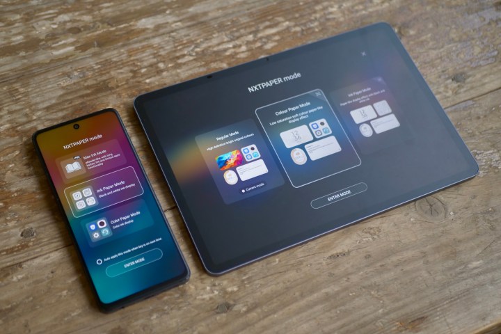 Le TCL 60 XE NXTPaper et le TCL NXTPaper 11 Plus.