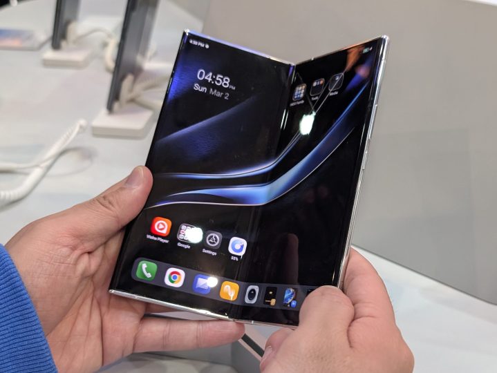 Tecno Phantom Ultimate 2 partiellement déplié