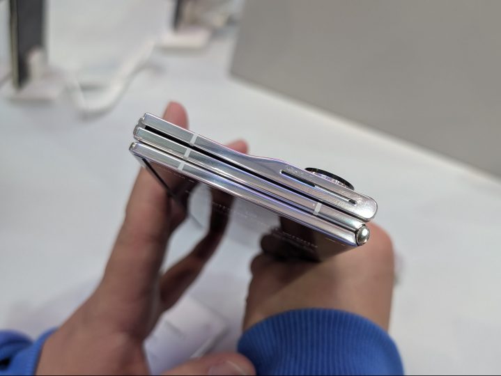 Techno Phantom Ultimate 2 plié en main