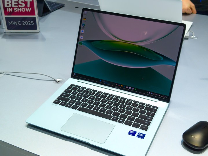 The Honor MagicBook Pro 14 en vert et blanc