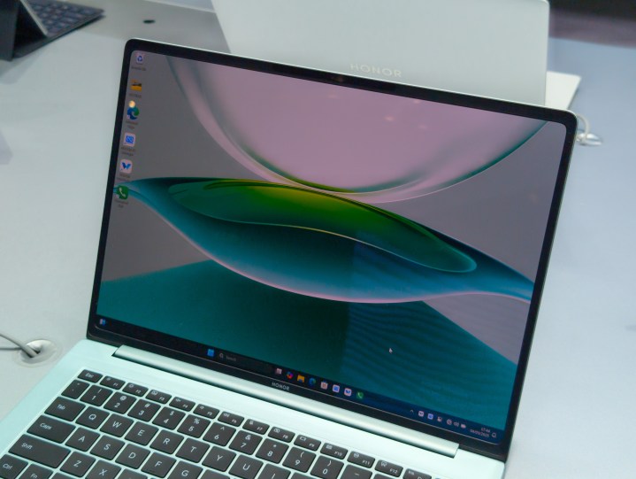 L'affichage sur l'honneur Magicbook Pro 14 en vert