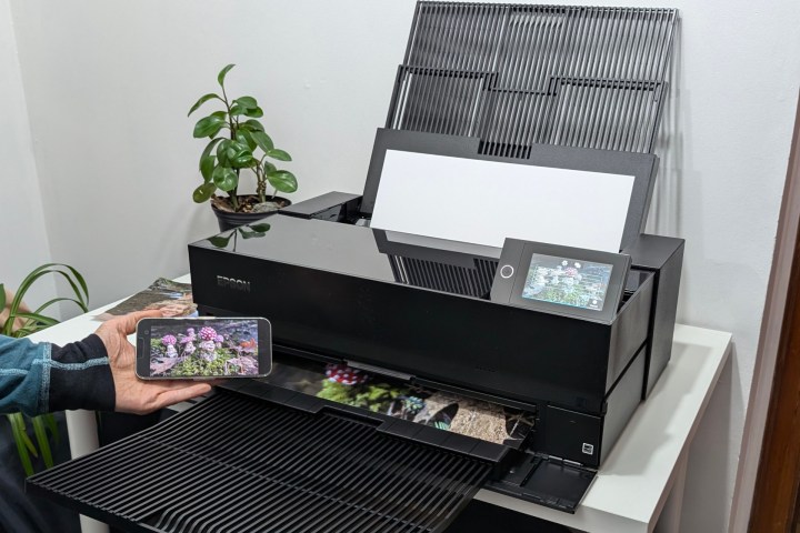 Le Surecolor P900 était prêt à imprimer après seulement une demi-heure de configuration.