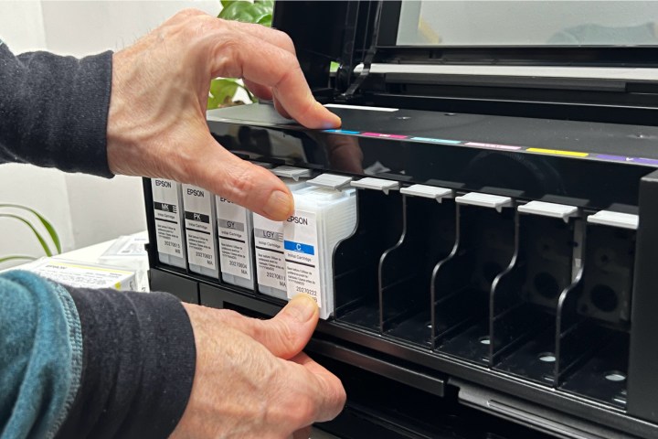 Epson comprend un demi-litre d'encre avec le Surecolor P900.