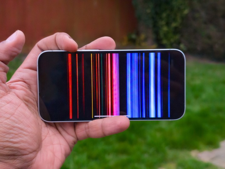 L'écran iPhone 16e affichant un film