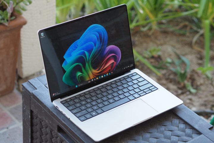 HP EliteBook X G1A Vue ancrée avant affichage de l'affichage et du clavier.