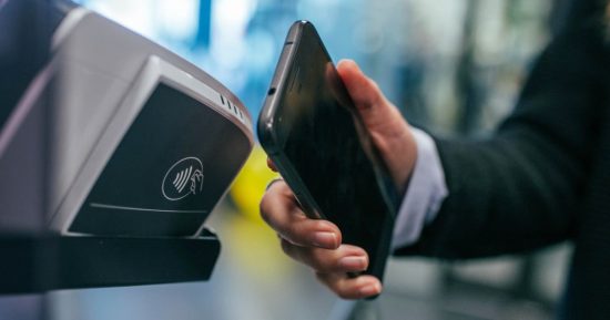 La société sans espèces a un avantage inattendu pour les enfants