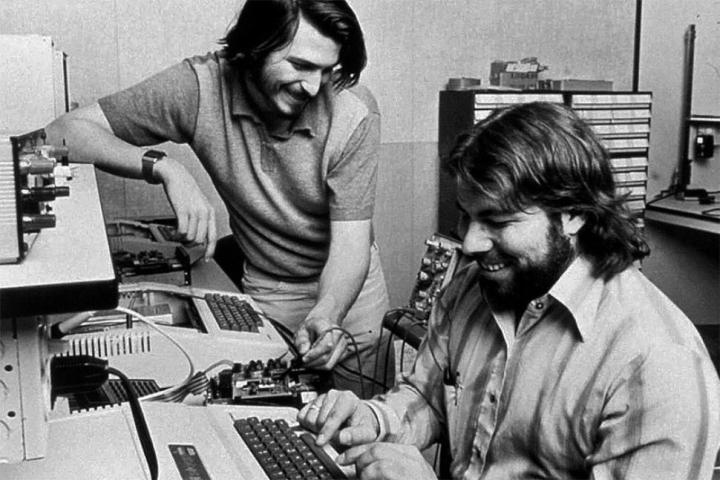 Steve Wozniak et Steve Jobs.