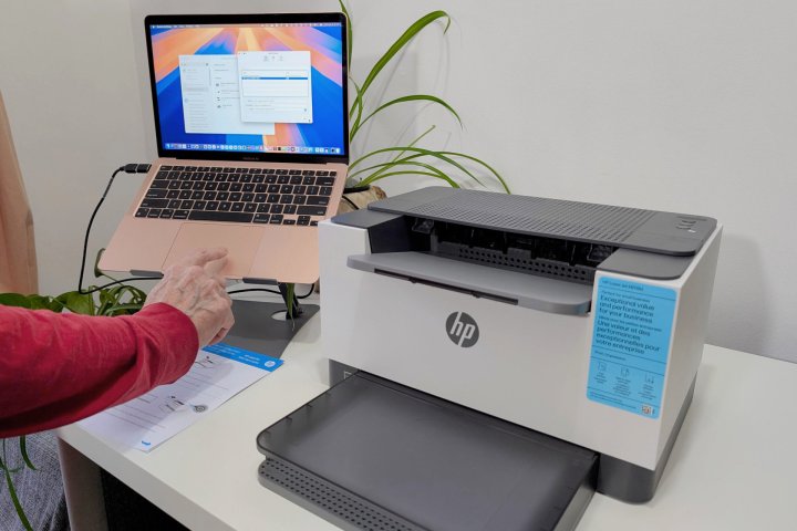 Il était facile de configurer le Laserjet M209D et de se connecter à mon MacBook.