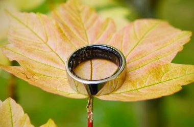 Noise Luna Ring Review: un tracker de santé complet, avec une grosse prise