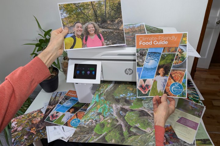 OfficeJet Pro 9730E de HP est rapide et gère bien les documents de couleur.