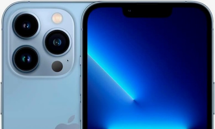iPhone 13 Pro en Sierra Blue.