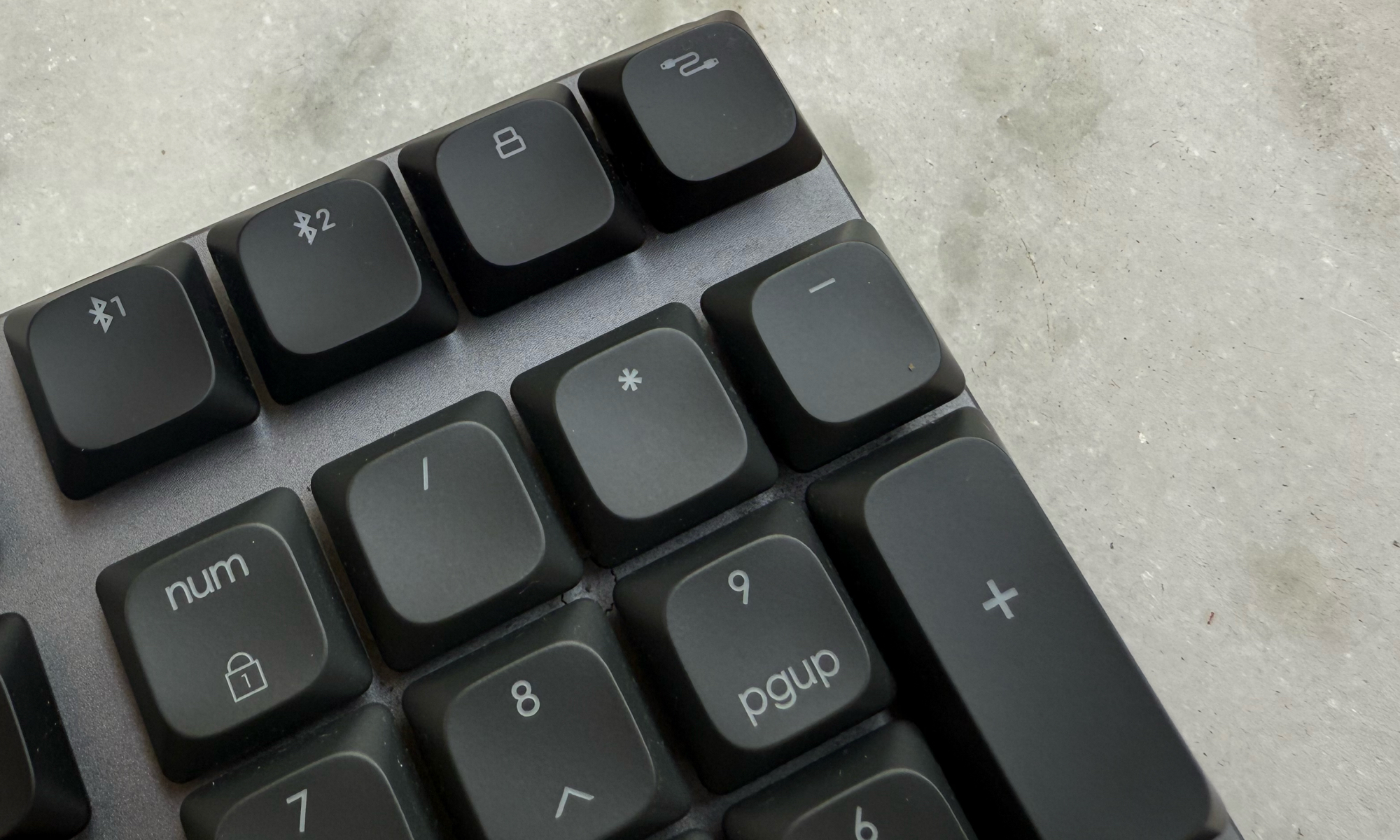 Clés de connexion sur le clavier mécanique Satechi SM3 Slim.