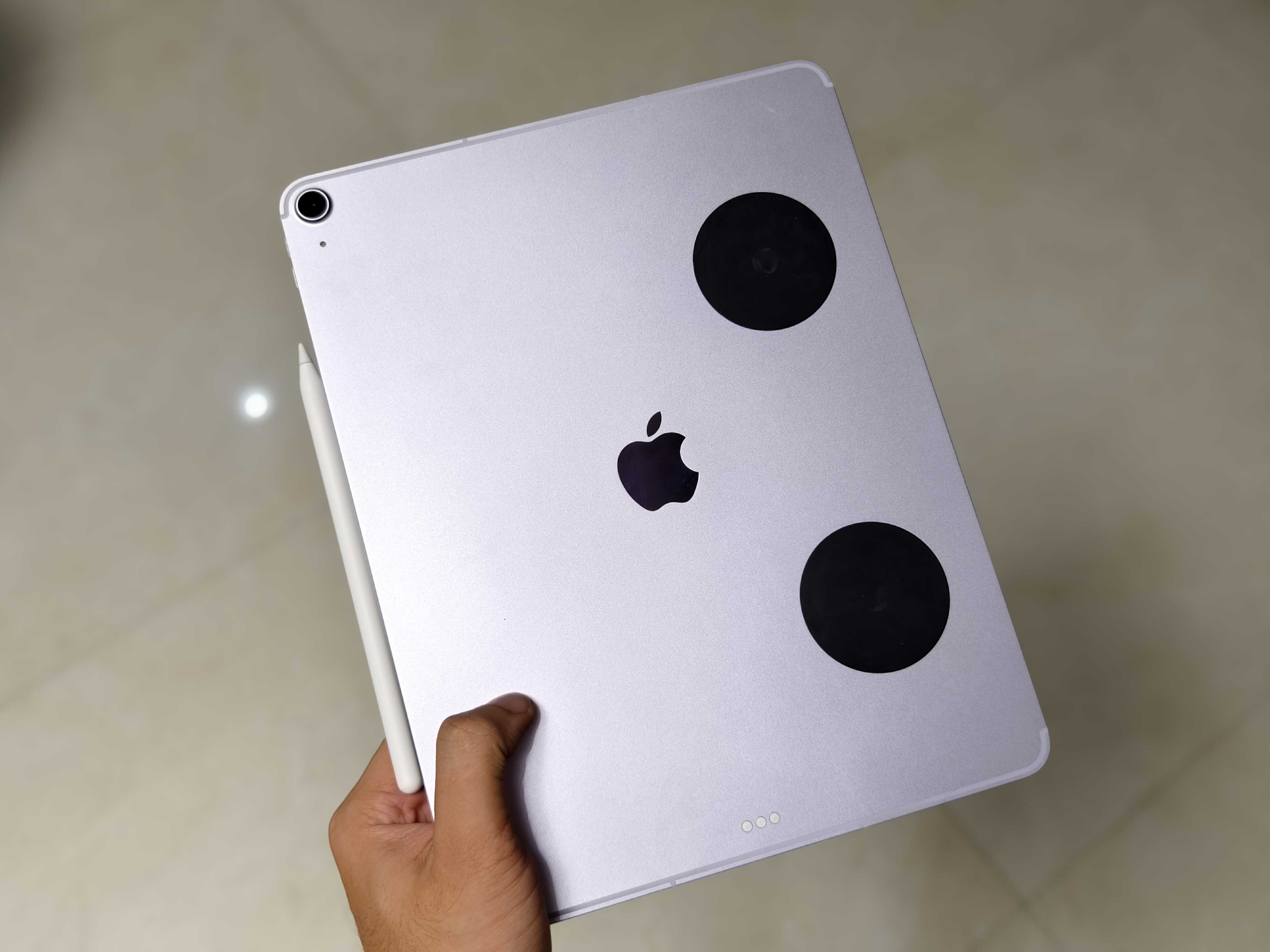 Rolling Square Edge Pro Core attaché à iPad Air 2025.
