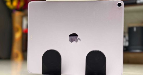 Comment un accessoire de 30 $ a rendu mon iPad Air parfait pour les voyages et le streaming