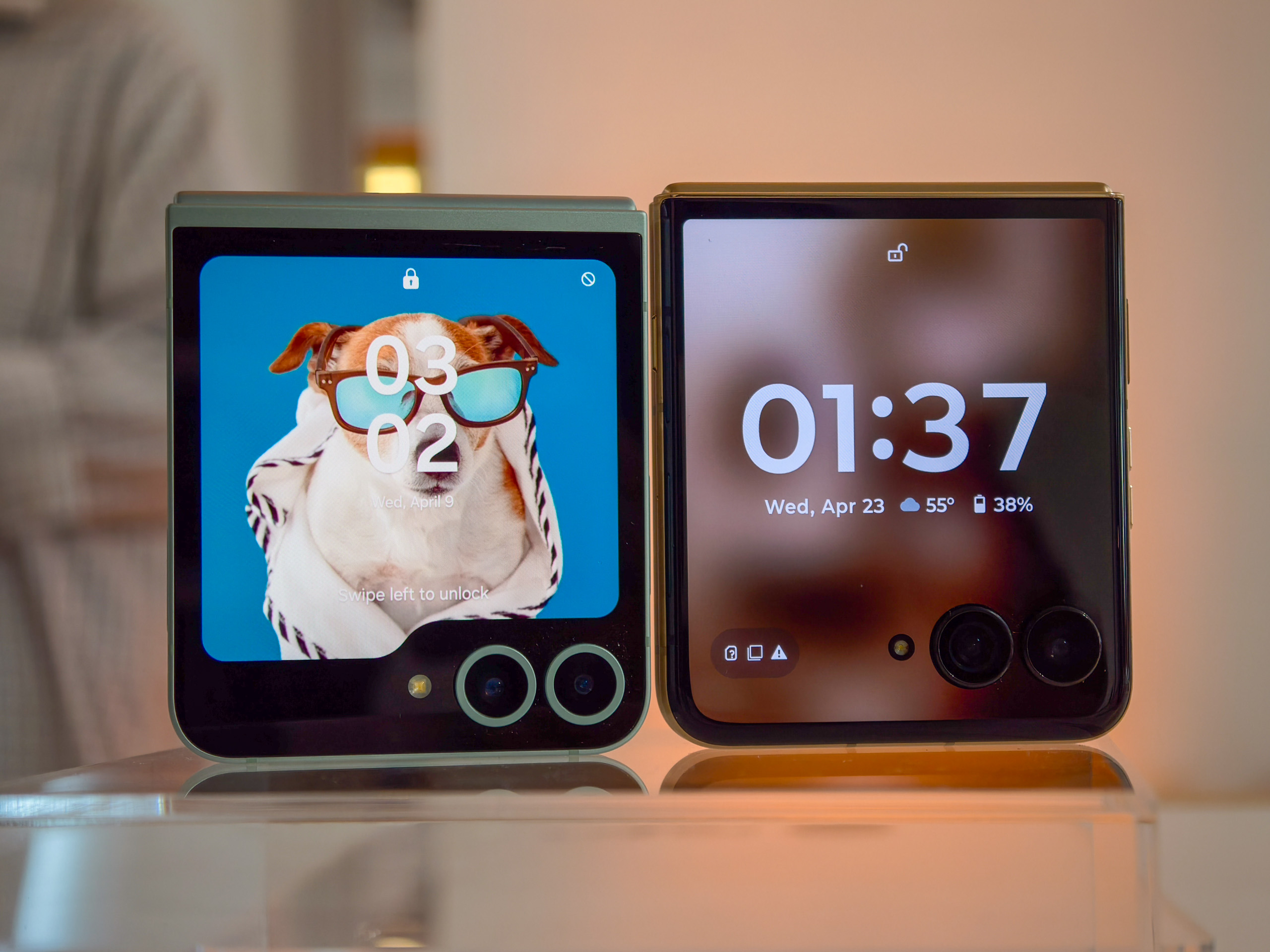 Galaxy Z Flip 6 vs Moto Razr Ultra 2025 Affichage avant