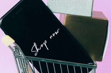 Application d'achat `` alimentée par AI, aurait été alimentée par l'homme,