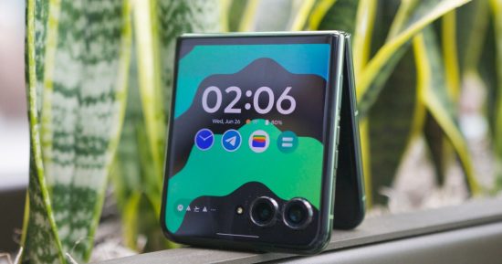 «L'un des meilleurs téléphones pliants», le Razr Plus, vient de recevoir une remise de 200 $