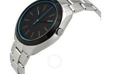 La marque de montre de luxe Movado a une montre intelligente - c'est plus de 350 $ en dessous du prix de détail aujourd'hui