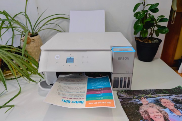 Une lumière d'alerte bleue glacée attire mon attention sur l'Ecotank ET-2980.