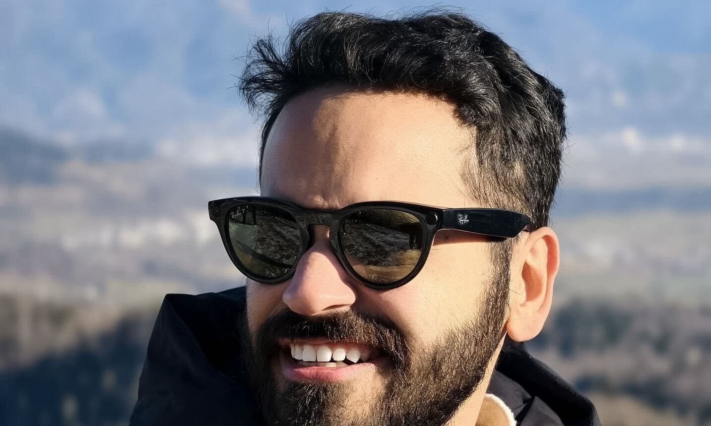 Prakhar Khanna portant les méta-lunettes Ray-Ban.