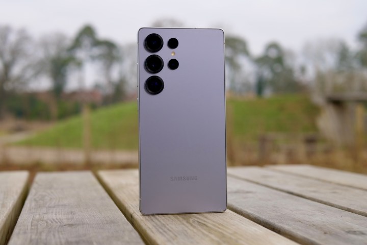 L'arrière du Samsung Galaxy S25 Ultra.
