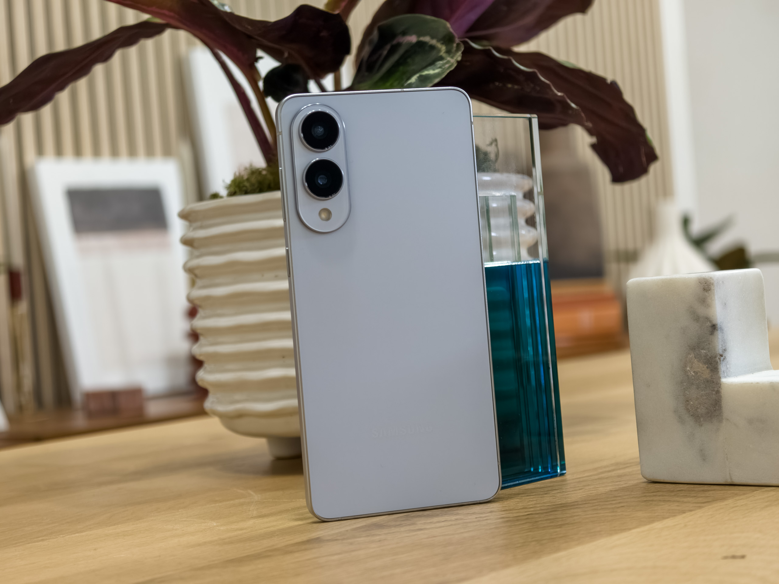 Galaxy S25 Edge Hands On Icy Blue