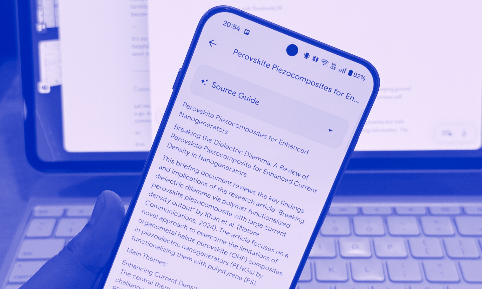 Exécuter l'application Notebooklm sur un téléphone Android.