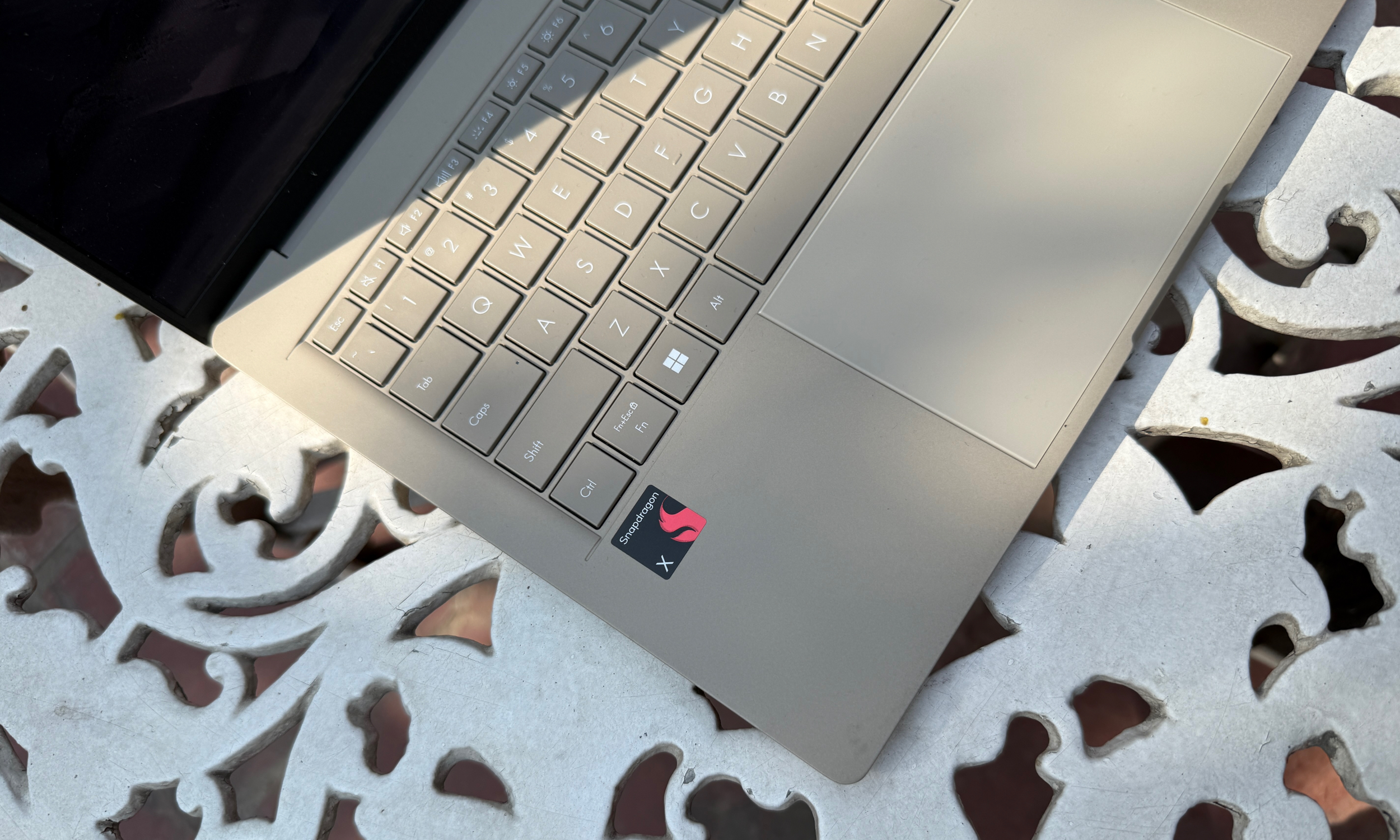 Étiquette Snapdragon sur l'ordinateur portable ASUS ZENBOOK A14.