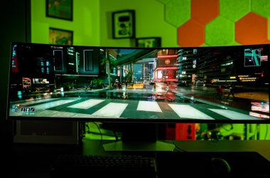 Le Samsung Odyssey OLED G9 est livré avec un deuxième moniteur gratuit dans cette offre