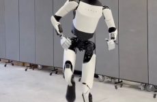 Regardez le robot humanoïde de Tesla tirer quelques mouvements de danse accrocheurs