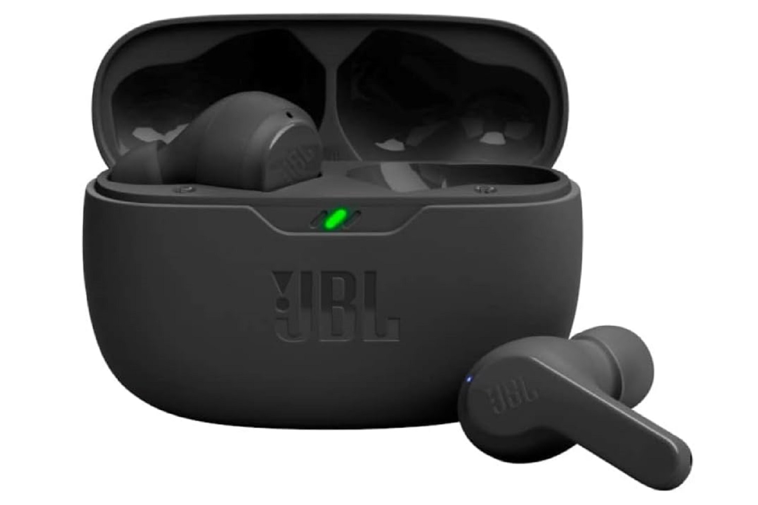 Les écouteurs sans fil de faisceau JBL avec leur étui de charge, sur fond blanc.